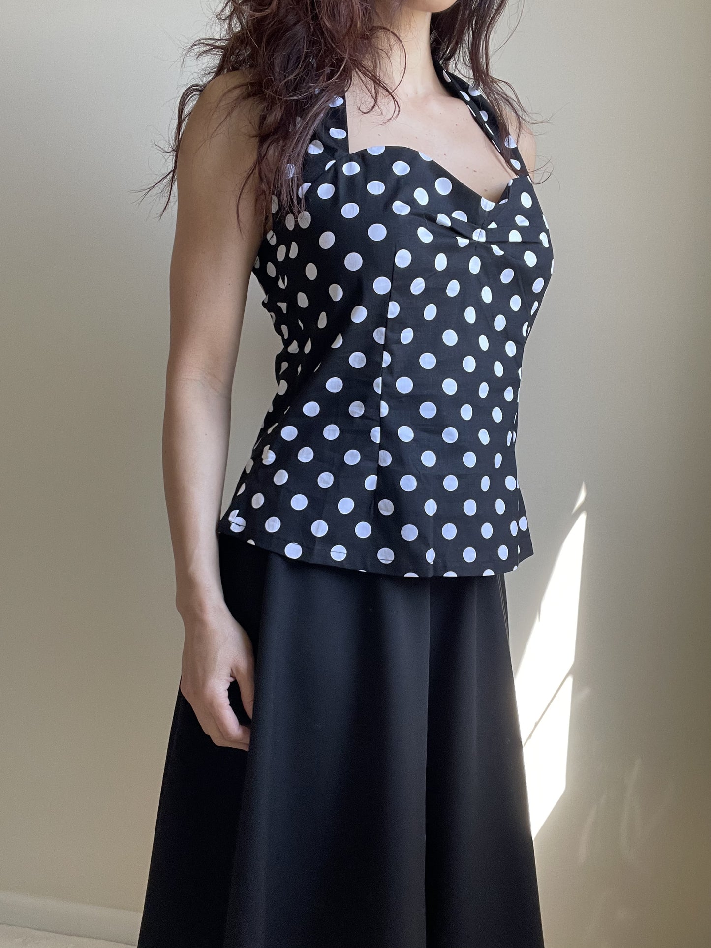 Women's summer Vintage Retro Style Black and White Polka Dot Halter Top with Sweetheart Neckline - Skelapparel