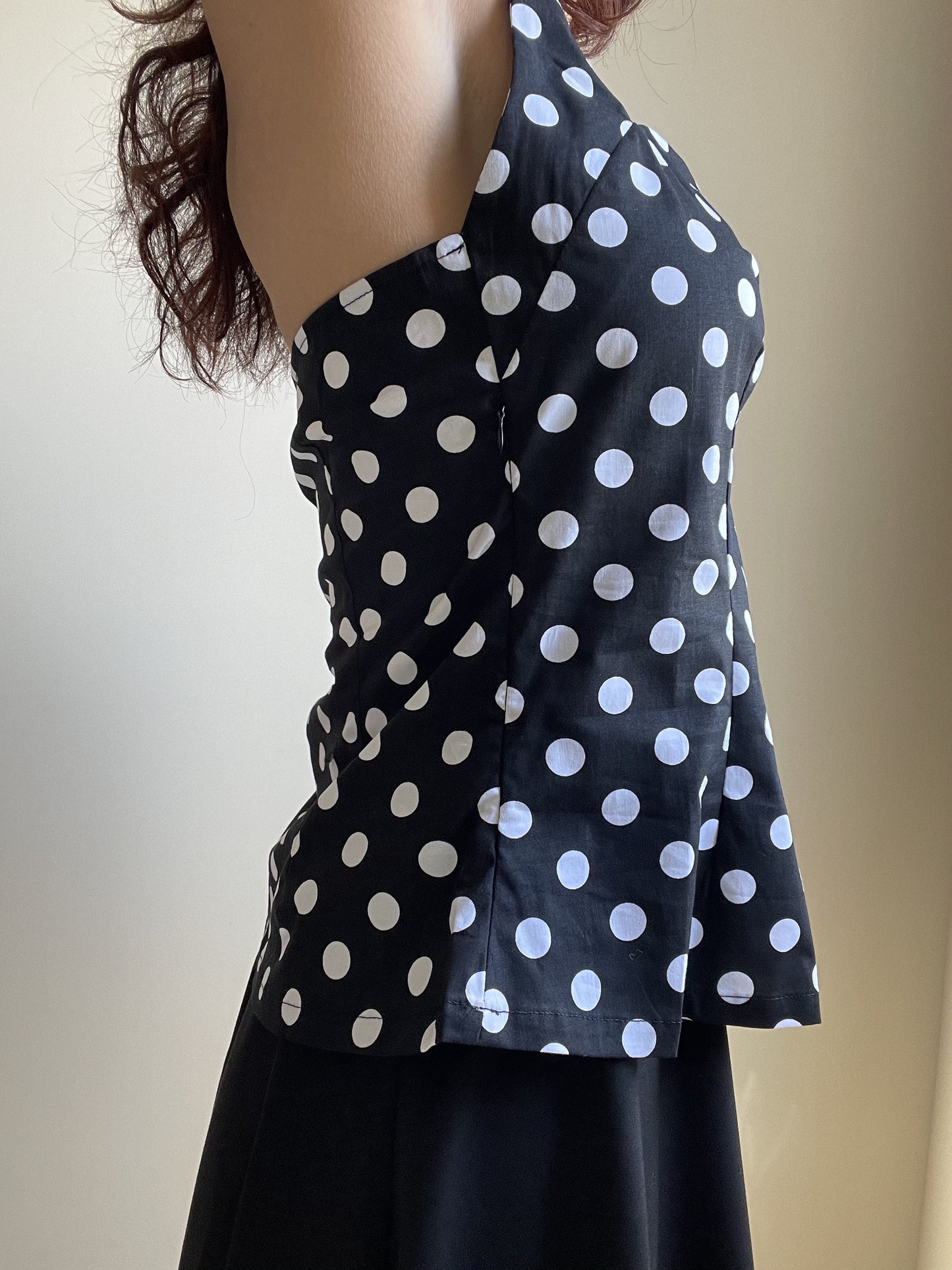 Women's summer Vintage Retro Style Black and White Polka Dot Halter Top with Sweetheart Neckline - Skelapparel