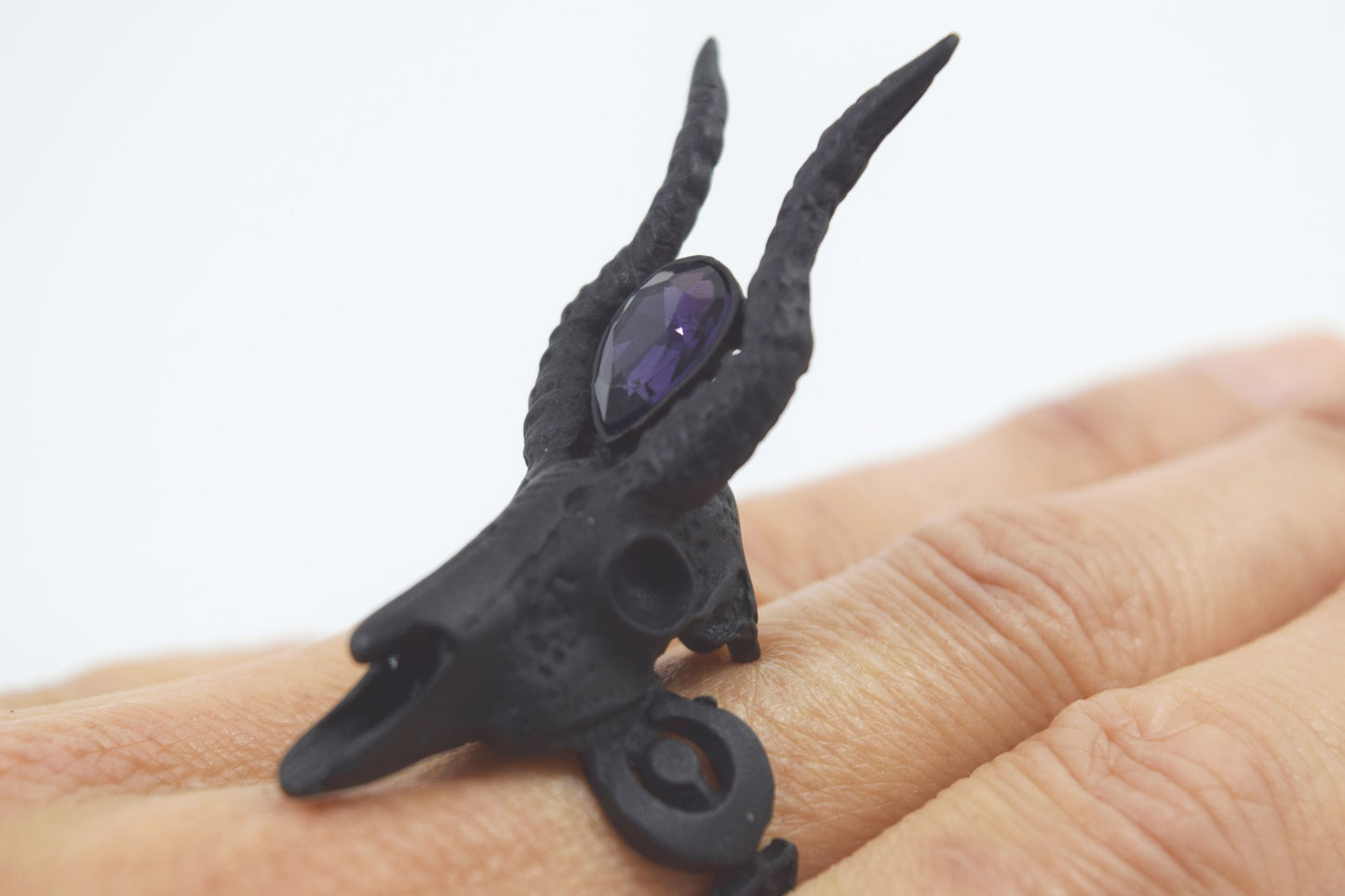 Jewellery Restyle Gothic 3D Black Crescent Skull Ring