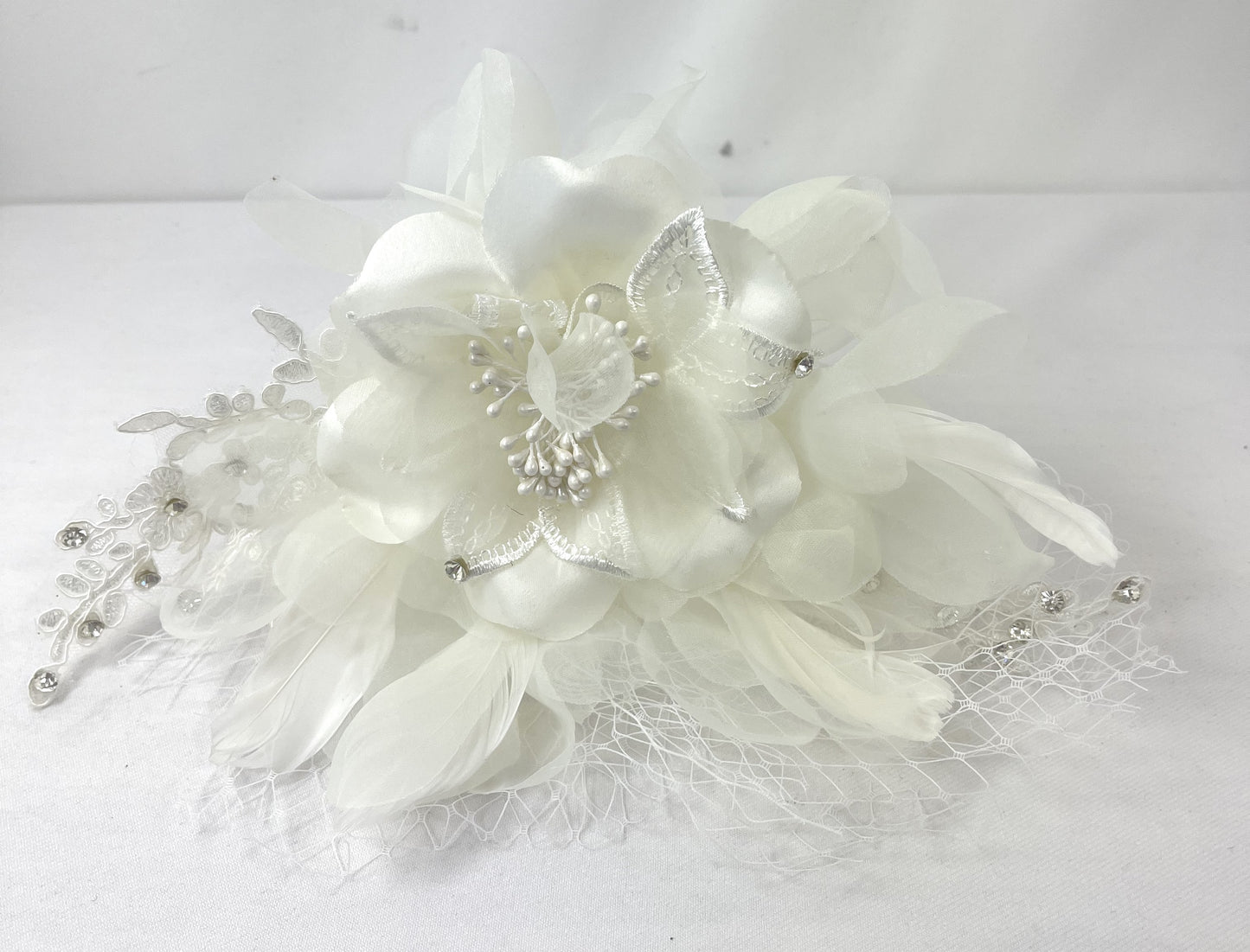 Victorian Vintage Bridal Flower White Feather Lace Net Fascinator with Pearl Headband