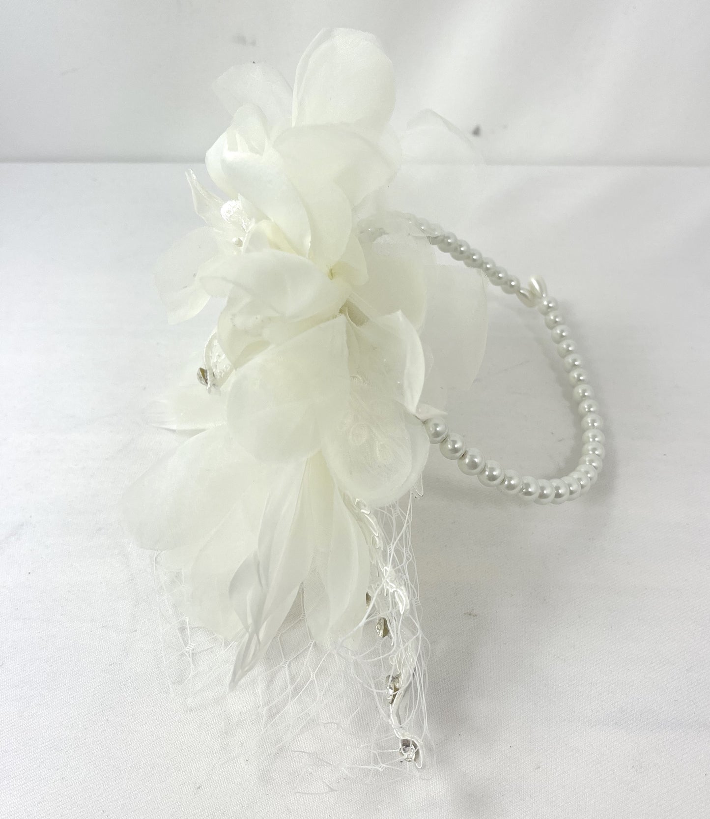 Victorian Vintage Bridal Flower White Feather Lace Net Fascinator with Pearl Headband