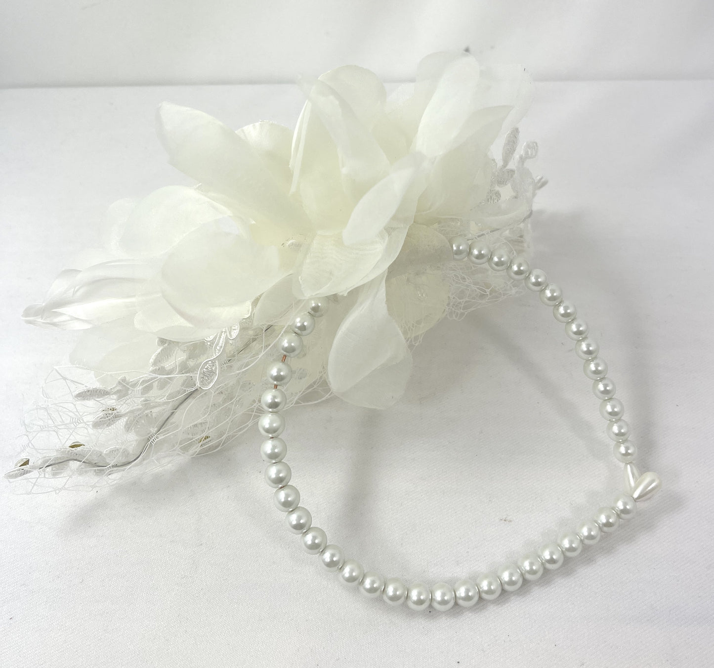 Victorian Vintage Bridal Flower White Feather Lace Net Fascinator with Pearl Headband