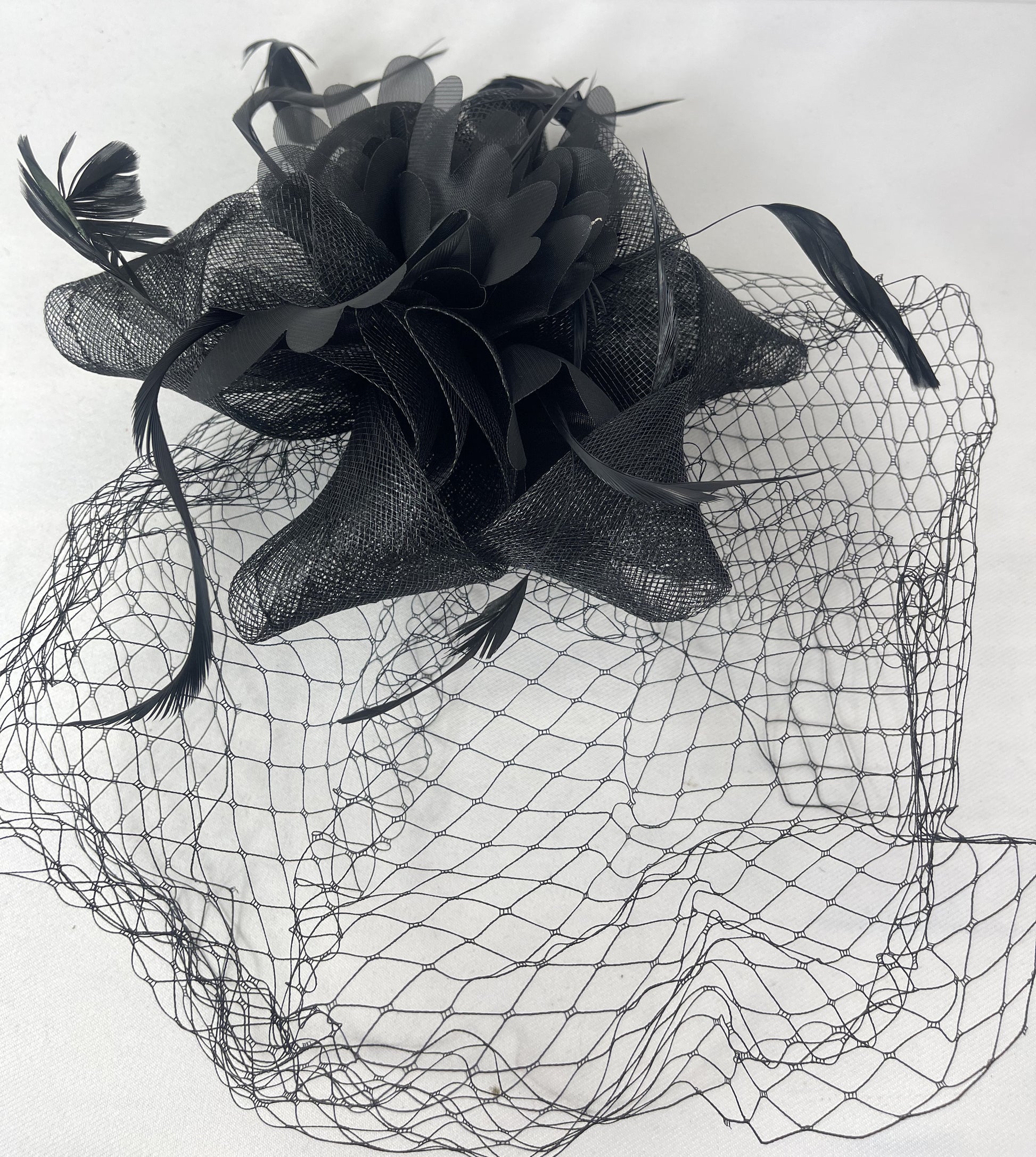 Victorian Gothic Bridal Flower w/ Feather Lace Net Veil Moulin Rouge Fascinator Hair Clip - Skelapparel