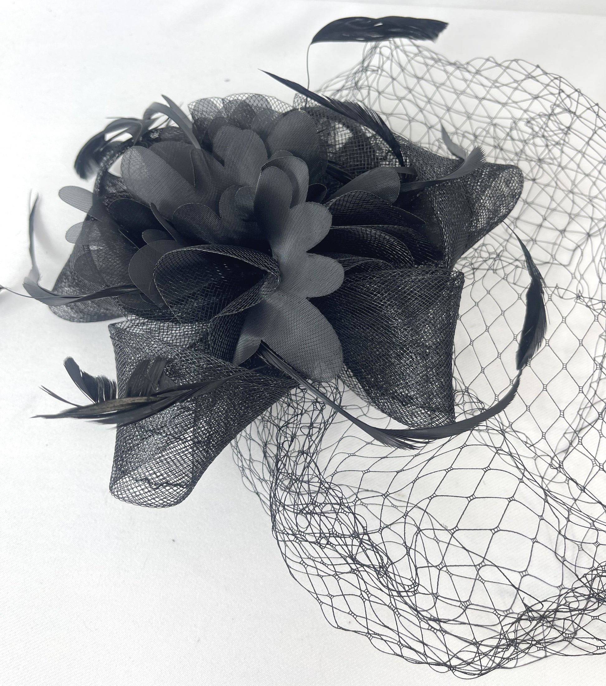 Victorian Gothic Bridal Flower w/ Feather Lace Net Veil Moulin Rouge Fascinator Hair Clip - Skelapparel